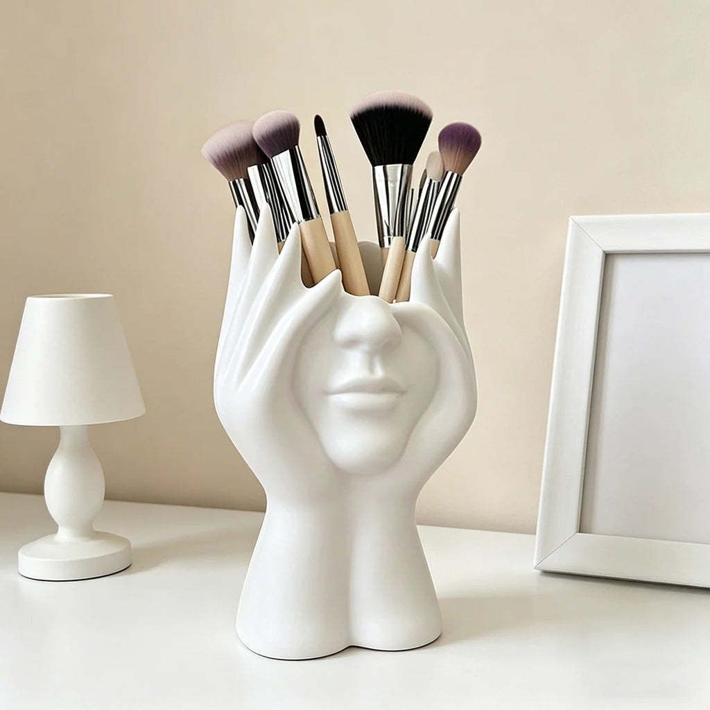 „Human Body Art“ Stifte- & Pinselhalter – Exklusiver, skulpturaler Organizer für deinen Schreibtisch oder Schminktisch.