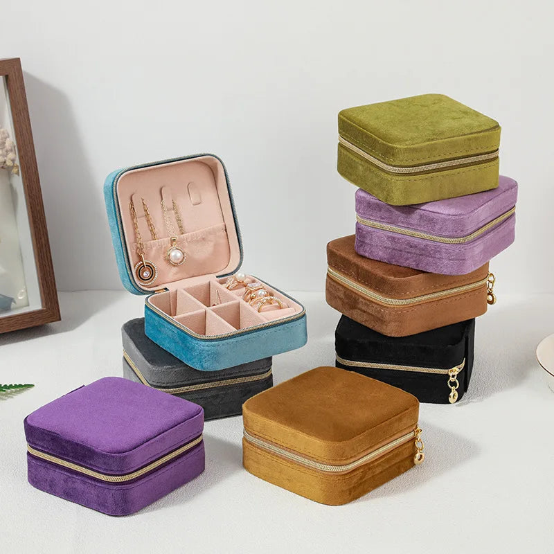 Elegant Velvet Jewelry Box – Compact & Stylish