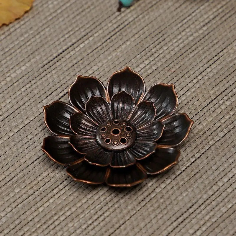 Lotus Incense Holder – Elegant Incense Burner made of Durable Alloy for a Relaxed Atmosphere.