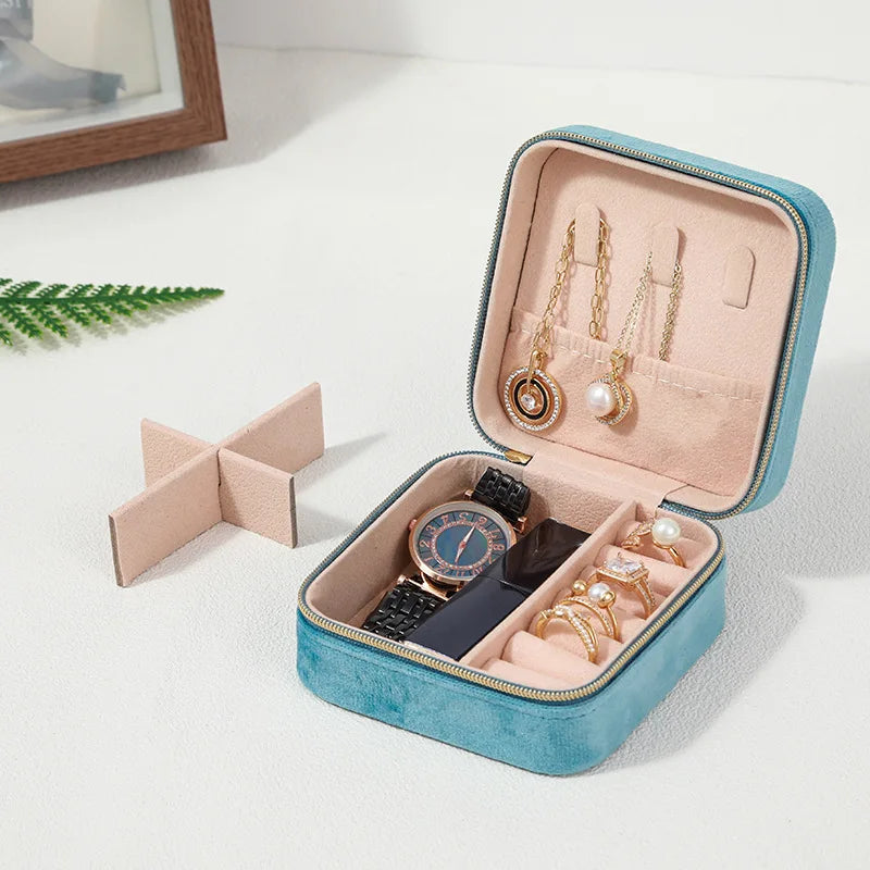 Elegant Velvet Jewelry Box – Compact & Stylish