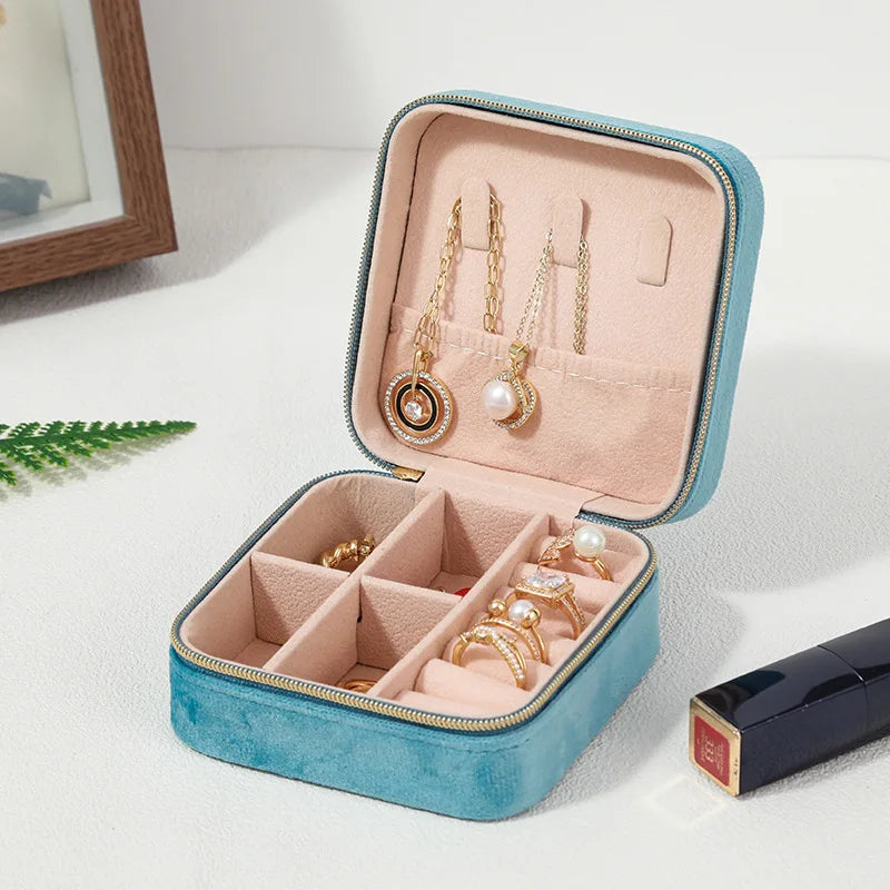 Elegant Velvet Jewelry Box – Compact & Stylish