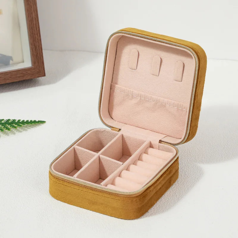 Elegant Velvet Jewelry Box – Compact & Stylish