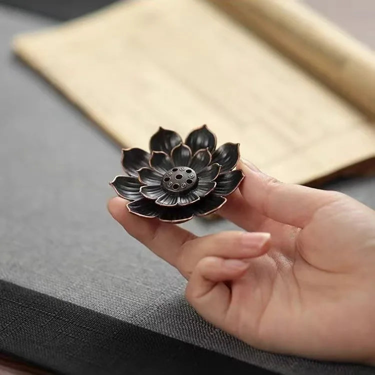 Lotus-Räucherstäbchenhalter – Elegantes Räuchergefäß aus langlebiger Legierung für eine entspannte Atmosphäre.
