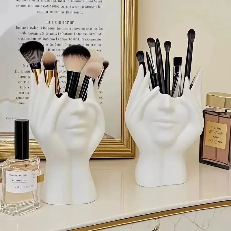 „Human Body Art“ Stifte- & Pinselhalter – Exklusiver, skulpturaler Organizer für deinen Schreibtisch oder Schminktisch.