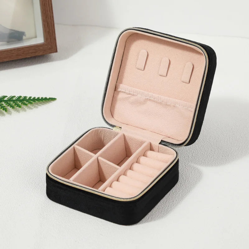 Elegant Velvet Jewelry Box – Compact & Stylish