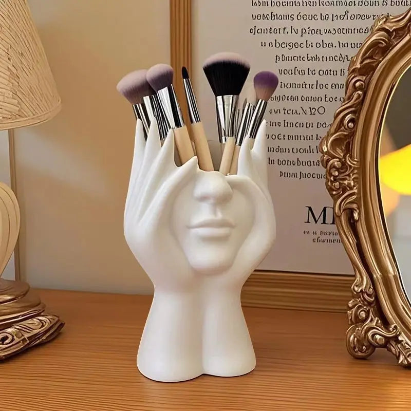 „Human Body Art“ Stifte- & Pinselhalter – Exklusiver, skulpturaler Organizer für deinen Schreibtisch oder Schminktisch.