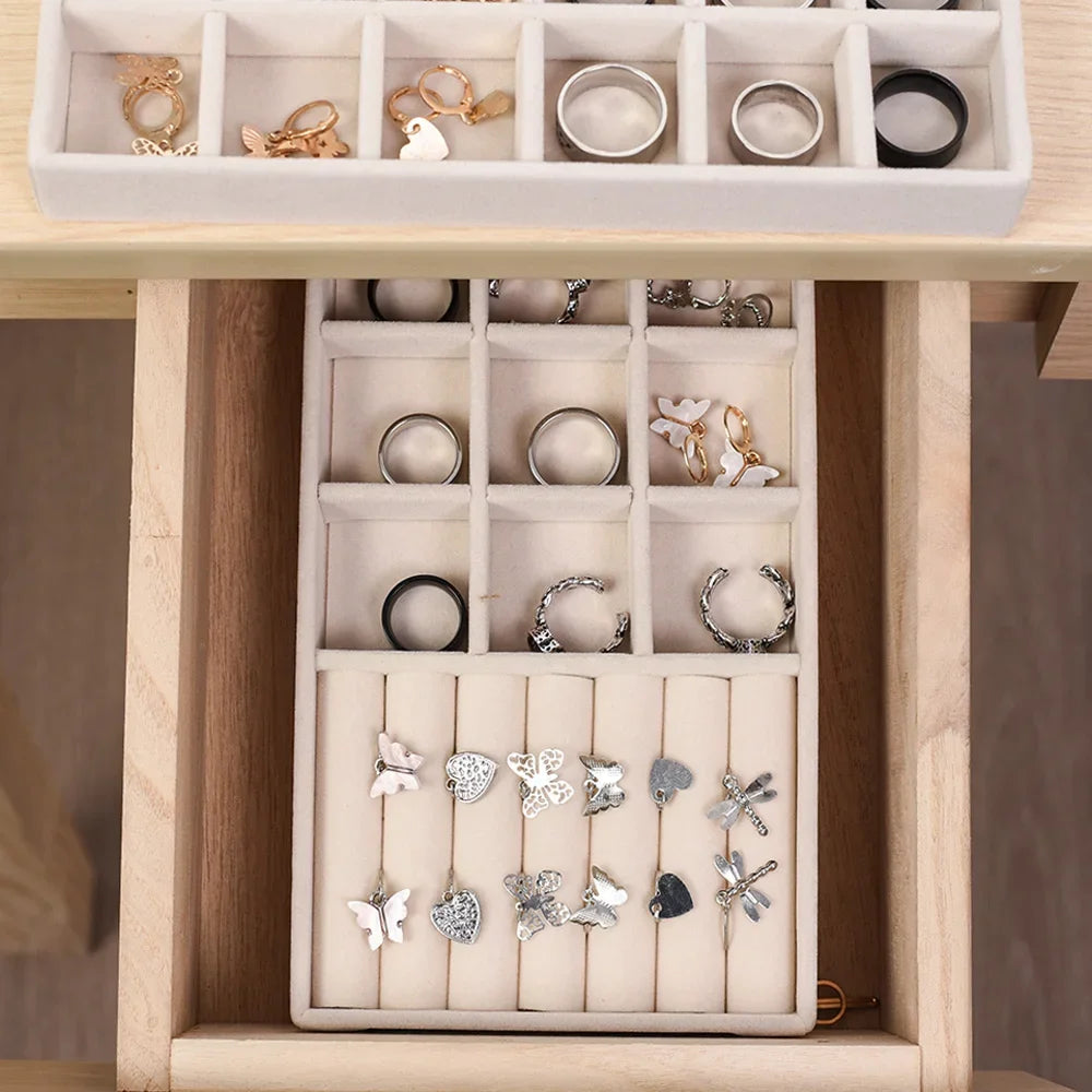 Elegant Velvet Jewelry Organizer – Order for Your Treasures