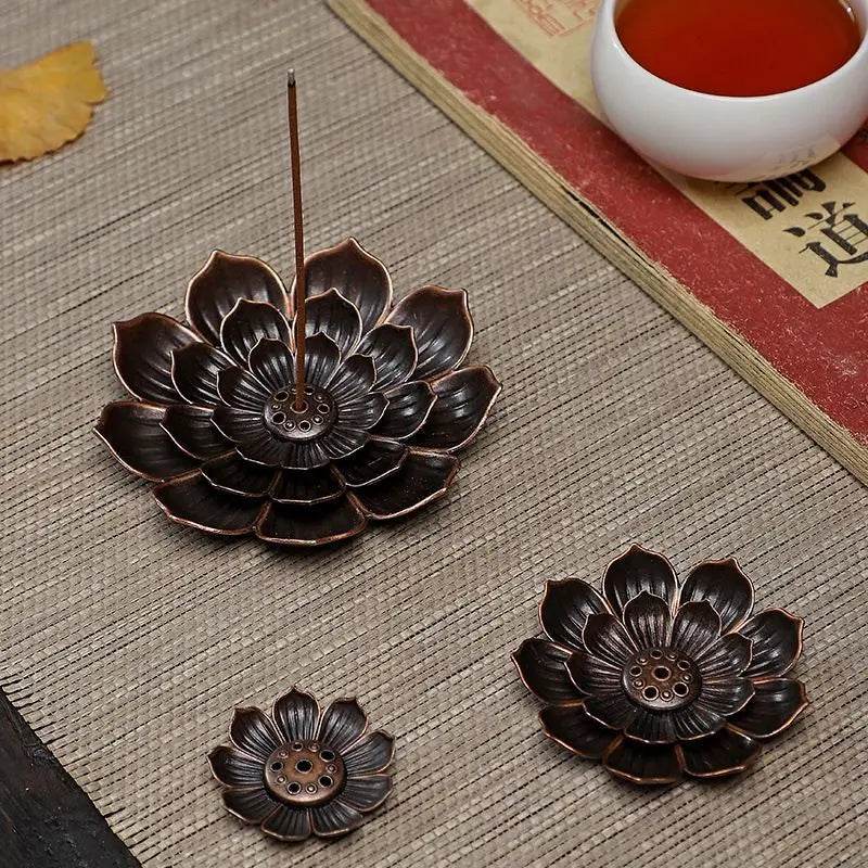 Lotus-Räucherstäbchenhalter – Elegantes Räuchergefäß aus langlebiger Legierung für eine entspannte Atmosphäre.
