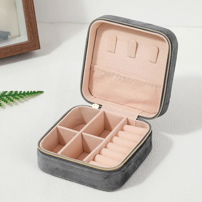 Elegant Velvet Jewelry Box – Compact & Stylish