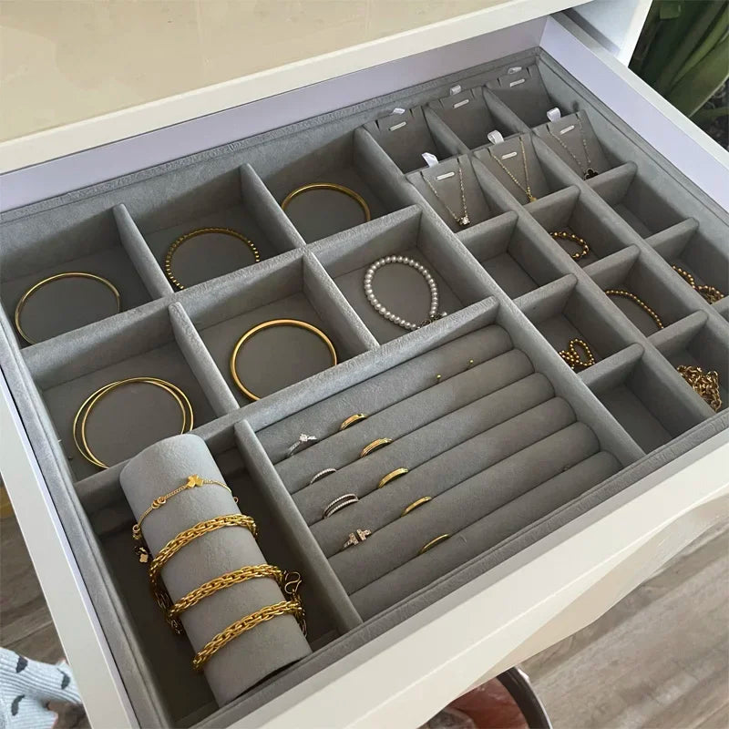 Elegant Velvet Jewelry Organizer – Order for Your Treasures