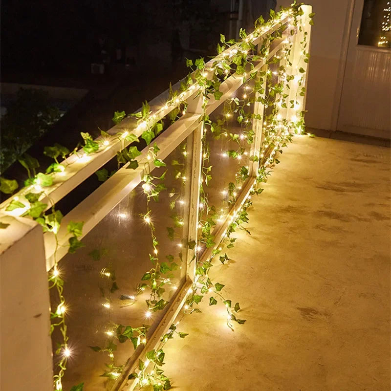 LED-Girlande – Dekorative Lichterkette mit Kunstblatt-Ranke für ein gemütliches Ambiente.