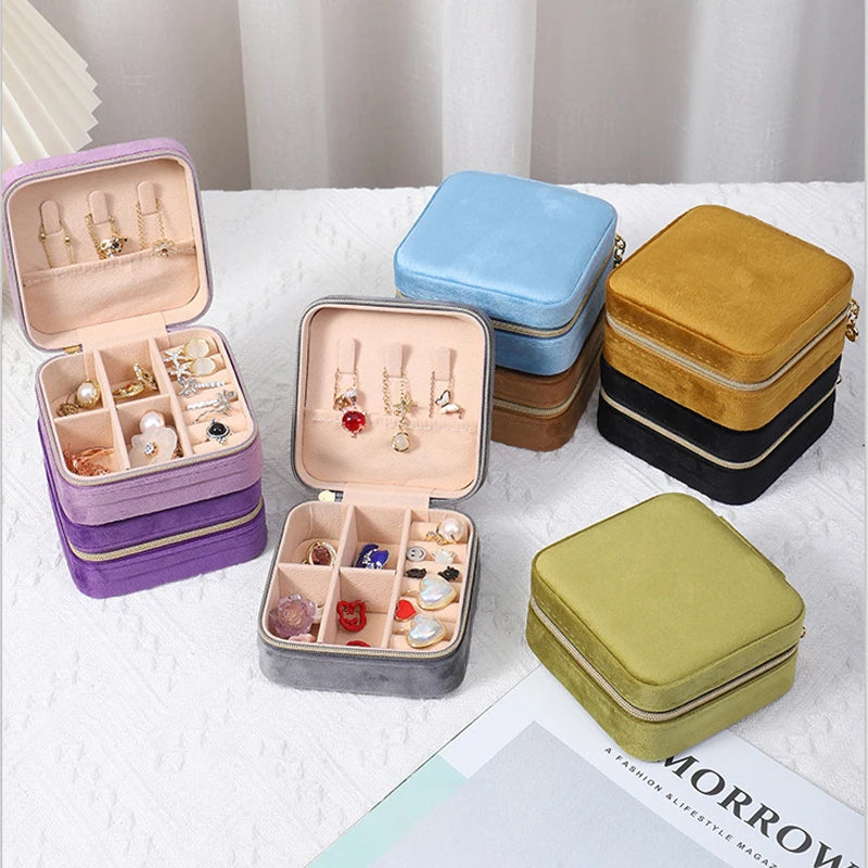 Elegant Velvet Jewelry Box – Compact & Stylish