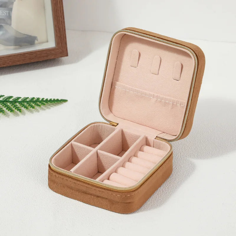 Elegant Velvet Jewelry Box – Compact & Stylish