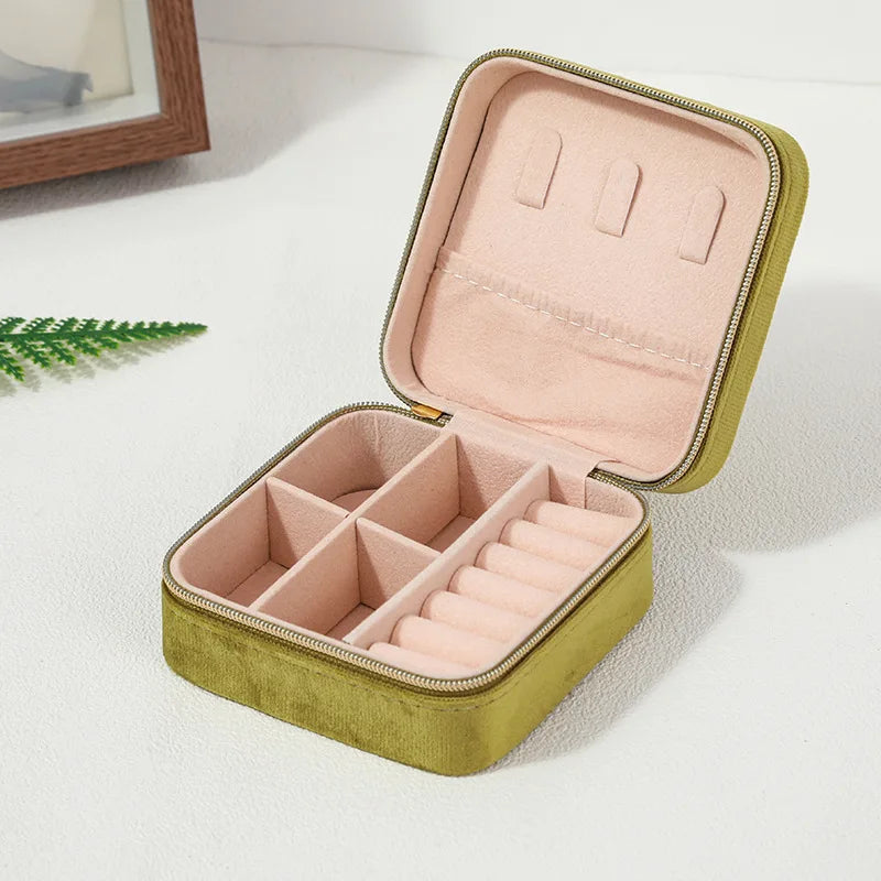 Elegant Velvet Jewelry Box – Compact & Stylish
