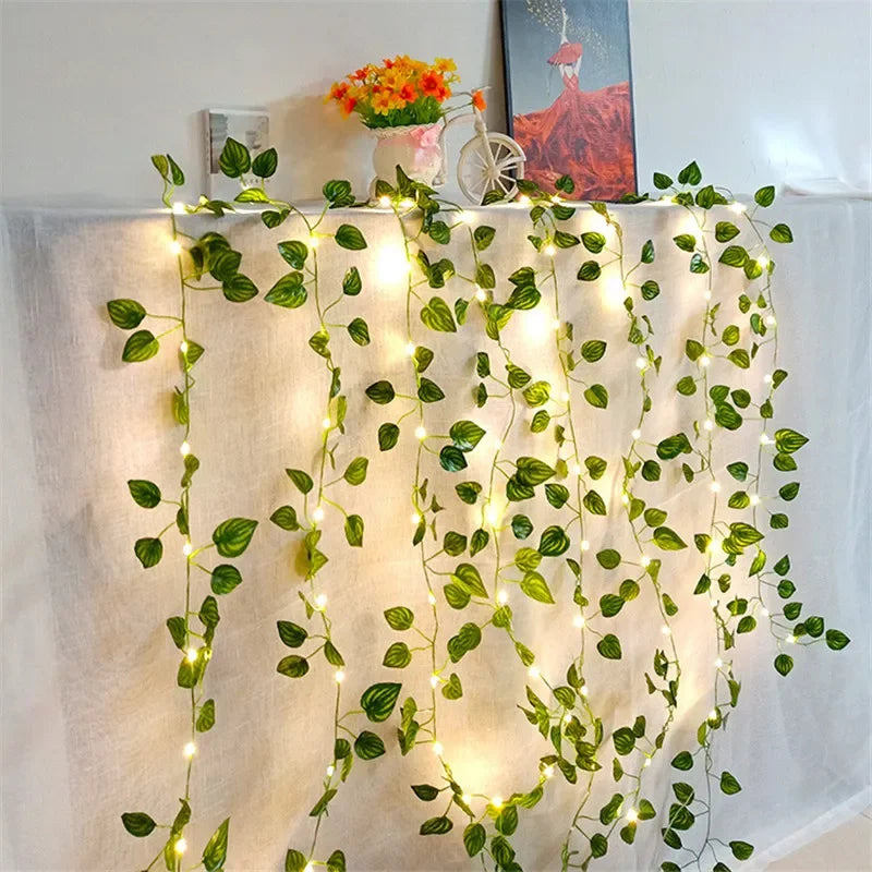 LED-Girlande – Dekorative Lichterkette mit Kunstblatt-Ranke für ein gemütliches Ambiente.