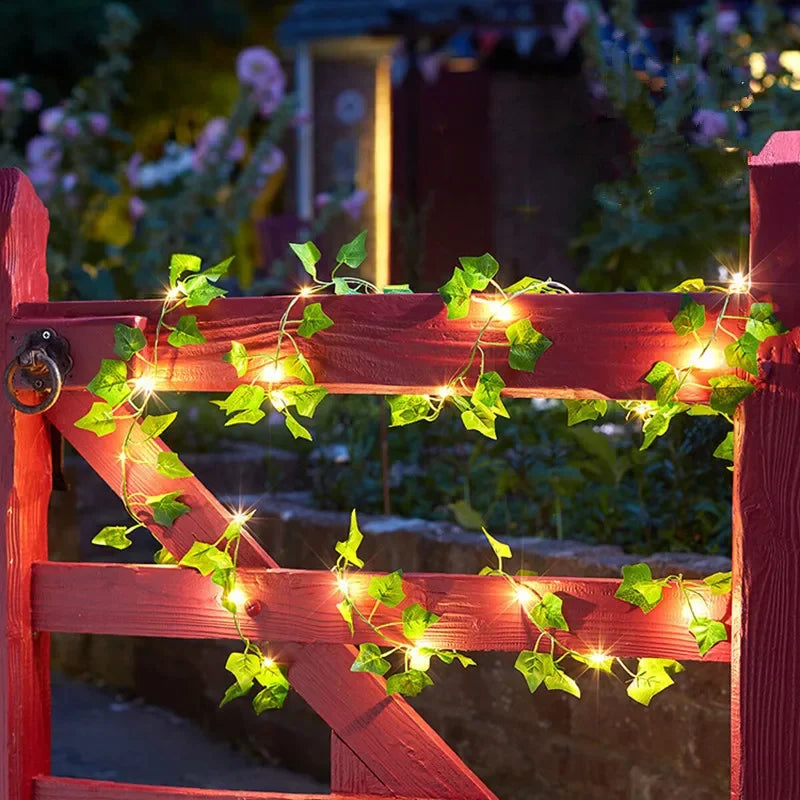 LED-Girlande – Dekorative Lichterkette mit Kunstblatt-Ranke für ein gemütliches Ambiente.