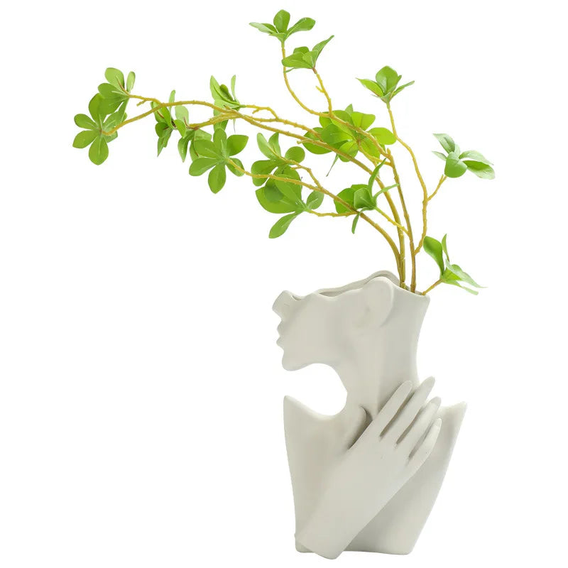 Skulpturale Keramikvase – Weibliche Silhouette
