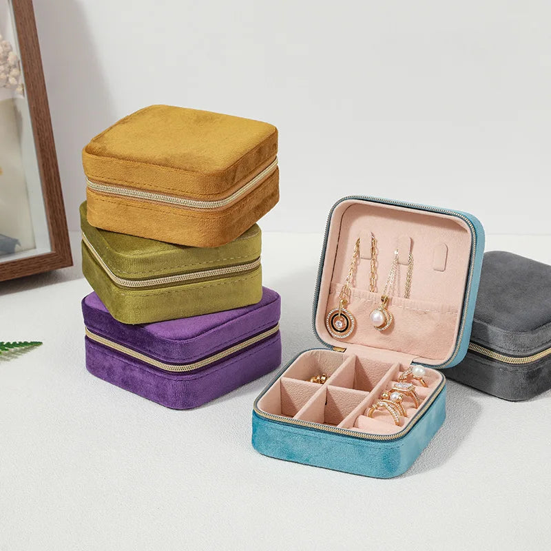 Elegant Velvet Jewelry Box – Compact & Stylish