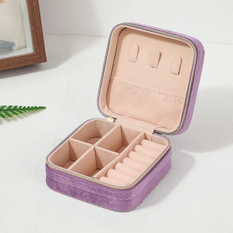 Elegant Velvet Jewelry Box – Compact & Stylish