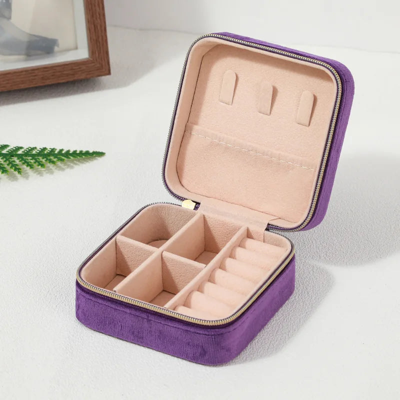 Elegant Velvet Jewelry Box – Compact & Stylish